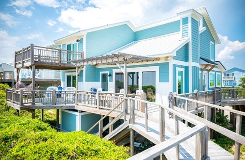 Caswell Beach House | Beach Buzz by Oak Island Accommodations