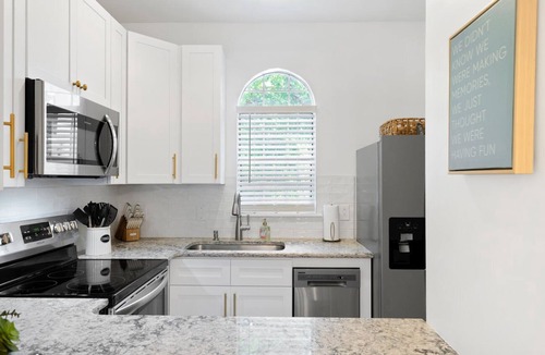 Wilmington Condo | Beach/City Escape 1 bed 1 bath condo with pool!