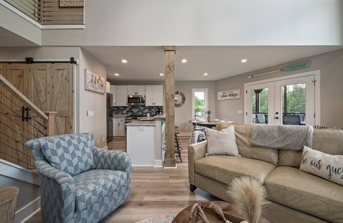 Rhodhiss Cottage | Beach cottage on the Catawba River with lots of outdoor space!