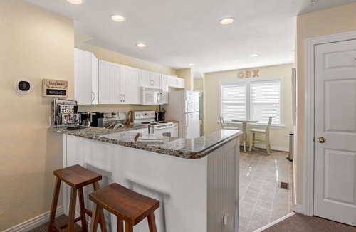 Bermuda Bay House | Beach Daze: Shared Pool with Lazy River | Dogs OK