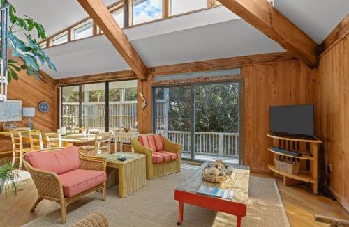 Pine Knoll Shores House | Beach Grove home