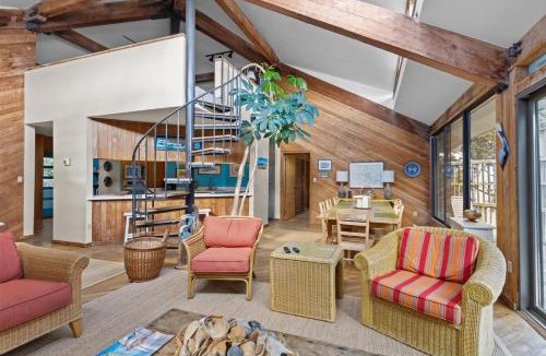 Pine Knoll Shores House | Beach Grove home
