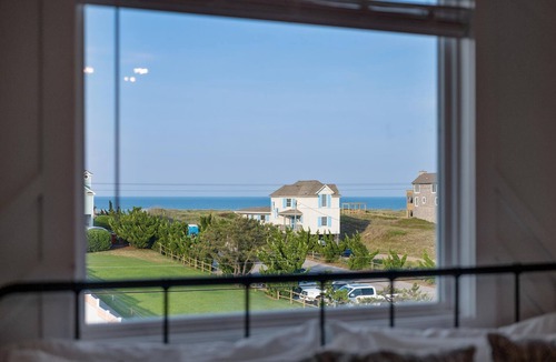 Colington House | Beach House! Semi-Ocean Front, Free Heated Pool, Hot Tub, Fully Renovated!