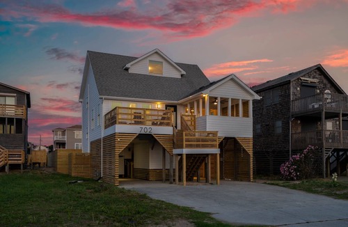 Colington House | Beach House! Semi-Ocean Front, Free Heated Pool, Hot Tub, Fully Renovated!