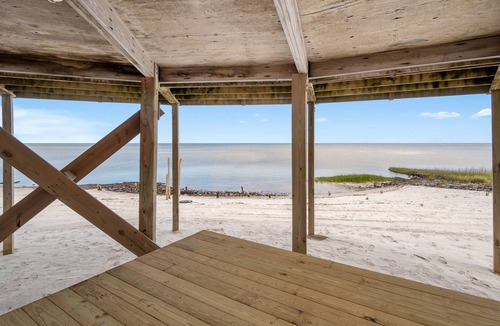 Cedar Island House | BEACH HOUSE -- Tranquilly - Privacy in a Round House!