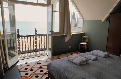 Ramsgate House | Beach house with private smugglers caves