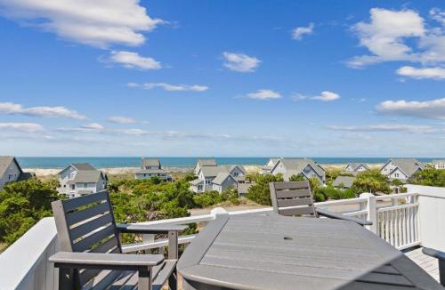 Flora's Bluff House | Beach Music