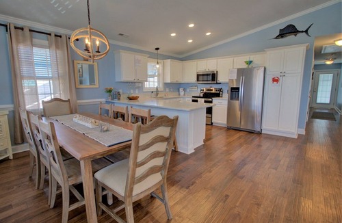 Surf City House | "Beach Therapy" Topsail Island Beach Cottage - Short Walk to the Beach