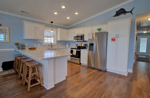 Surf City House | "Beach Therapy" Topsail Island Beach Cottage - Short Walk to the Beach
