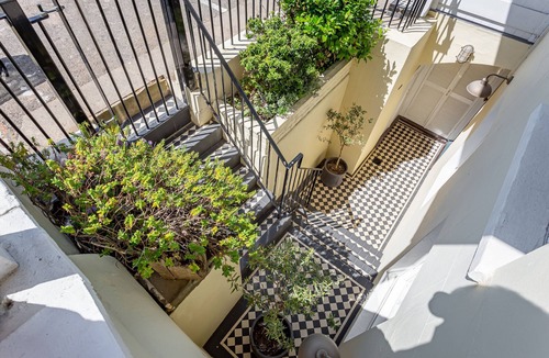 Seafront Apartment | Beaches Brighton 1