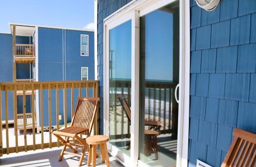 Sneads Ferry Apartment | Beachfront, Newly Renovated at Aqua Vista
