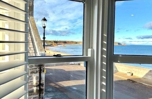 Cullen House | Beachfront Scottish Retreat | Cosy Whisky Snug + Stunning Views