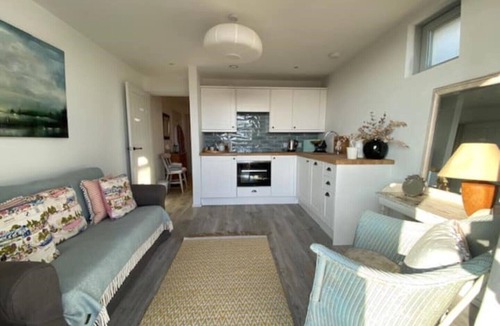 Selsey Apartment | Beachfront Self-contained one Bedroom Annex