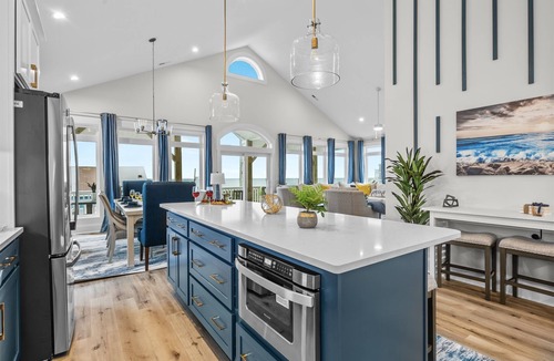 McCutcheon Field House | Beachfront Escape | Pool, Hot Tub, Sauna, Fire Pit & EV Charger | Infinity Table