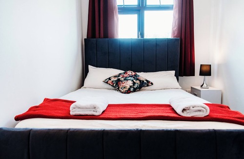 Southend-on-Sea Cabin | Beachside Apt with Free Parking