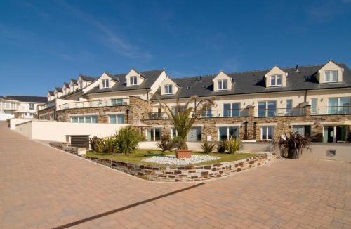 Treyarnon House | BEACHSIDE SPACIOUS apartment, private garden