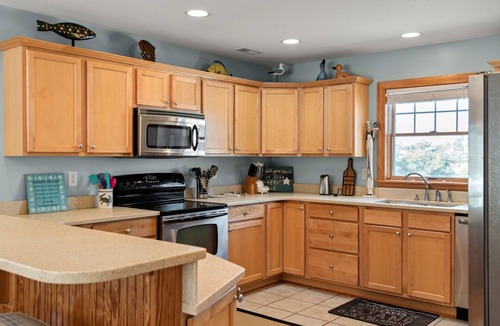 Corolla Light House | BeaContent: Private pool,hot tub, game room, oceanside and great community ameni