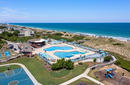 Corolla Light House | BeaContent: Private pool,hot tub, game room, oceanside and great community ameni