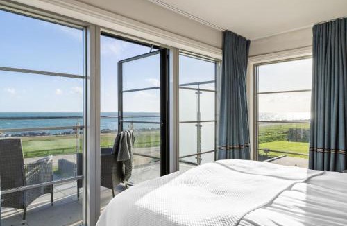 Beesands House | Beam Ends - Beachfront House, Parking, Allows Pet