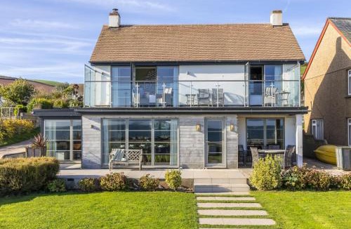 Beesands House | Beam Ends - Beachfront House, Parking, Allows Pet