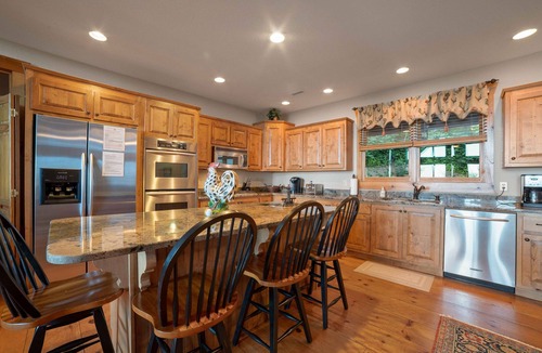 Sapphire House | Bearadise - A picture perfect view!