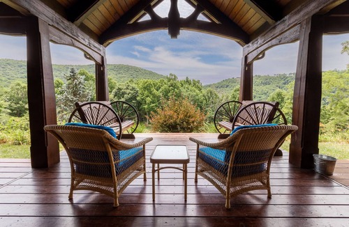 Gerton House | Bearwallow Cottage | Mountain Cottage with Hiking, Biking, and Views!