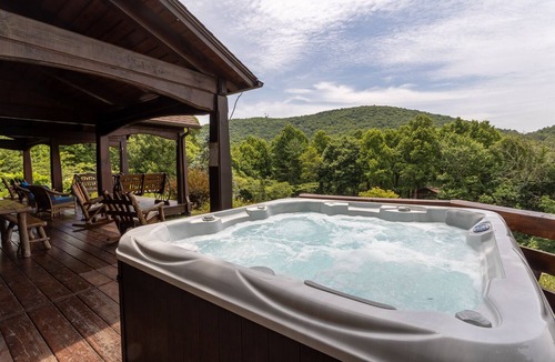 Gerton House | Bearwallow Cottage | Mountain Cottage with Hiking, Biking, and Views!