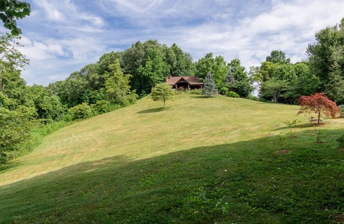 Gerton House | Bearwallow Cottage | Mountain Cottage with Hiking, Biking, and Views!