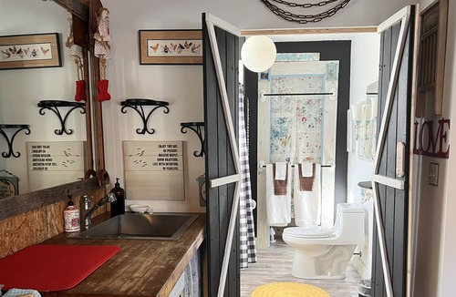 Gerton House | BearWallow MountainRetreat Hot tub 25 min from Asheville Endless Hiking trails.