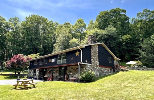 Gerton House | BearWallow MountainRetreat Hot tub 25 min from Asheville Endless Hiking trails.