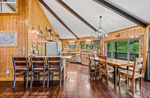 Maggie Valley Cabin | Beary Round Retreat - Views, 3 Master Suites, Minutes to Downtown, Large Deck!