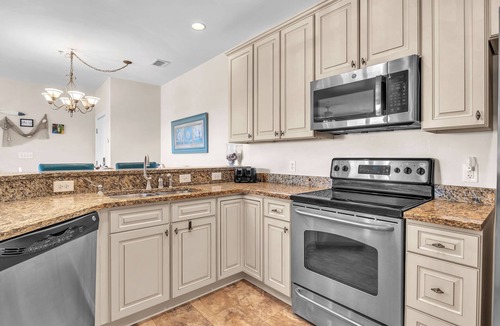 Yaupon Beach Condo | Beats Working: Condo with Community Pool Near OKI Pier and Restaurants