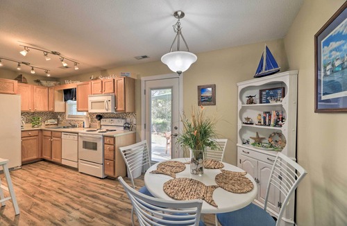 Morehead City House | Beaufort Pad w/Patio: 3 Blocks to Waterfront!