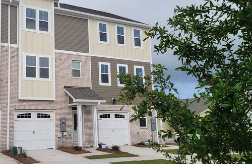 Morehead City House | Beaufort Retreat, with pool, pickle ball, clubhouse, resort amenities