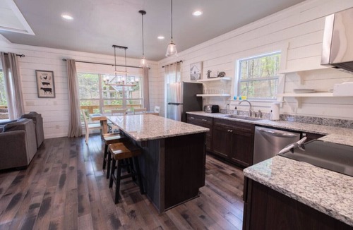 Highlands Cottage | Beautiful 2-bedroom, sleeps 6, modern mountain chic cottage - Limbertwig