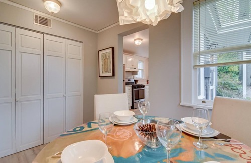 Summerville Cottage | Beautiful 2bedroom cottage with full kitchen, dining area, laundry, 3 TVs, a/c