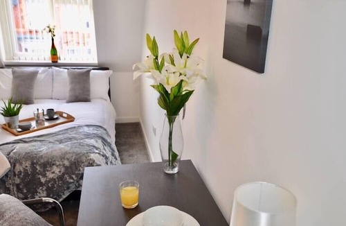Wolverhampton House | Beautiful 3-Bed House in Wolverhampton