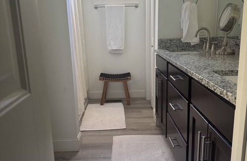 Lynn House | Beautiful 3-bedroom house with AC in pleasant Columbus