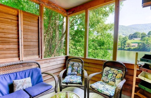 Robbinsville House | Beautiful 3+BR Lakefront Home on Lake Santeetlah - Sleeps 10
