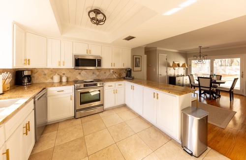Huntsville House | BEAUTIFUL 4 Bed 3 Bath Renovated Furnished House S HSV 2 Car Garage NON SMOKING