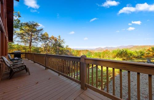 Murphy House | Beautiful 4BR Mountain View Cabin A Retreat for Everyone