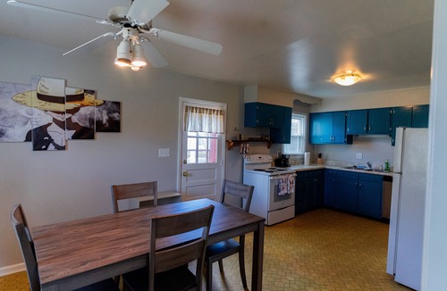 Ashbrook - Clawson Village House | Beautiful 5 Bedroom Duplex With Hot Tub