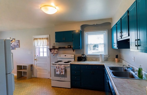 Ashbrook - Clawson Village House | Beautiful 5 Bedroom Duplex With Hot Tub