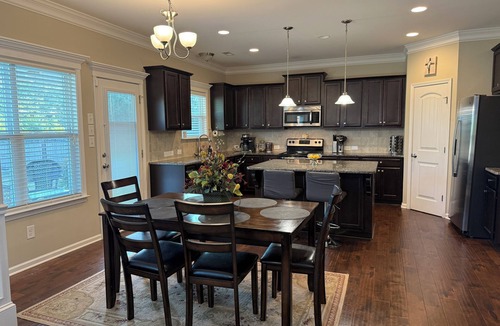 South View House | Beautiful 5BDR/4Bath/Sleep 10/24min to FT Bragg!