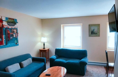 Downtown Greensboro Apartment | Beautiful apartment in Historic Downtown area, perfect for long term stays