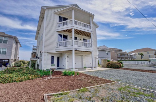 Surf City House | Beautiful Beachfront 6 Bedroom Home with Private Sundeck on Dune