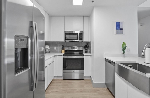 Charlotte Center City Apartment | Beautiful Blue | Spacious, Free Parking, View, Gym