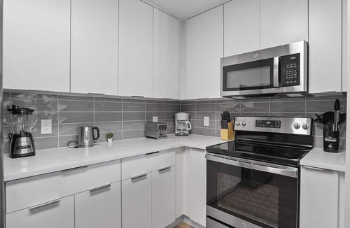 Charlotte Center City Apartment | Beautiful Blue | Spacious, Free Parking, View, Gym