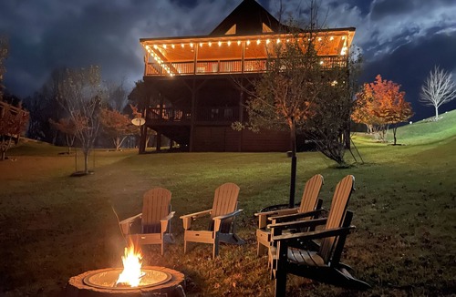 Piney Creek Cabin | Beautiful Cabin with Mountain Views and Access to the New River!