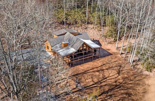 Topton House | Beautiful Cabin with Lofted Space and Deck in Topton, North Carolina